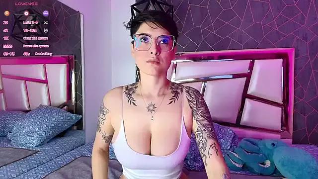Annie_Swan from StripChat