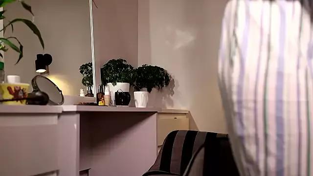 AnnittaStar from StripChat