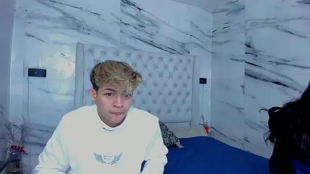 Naked Room Ari_and_Storm 