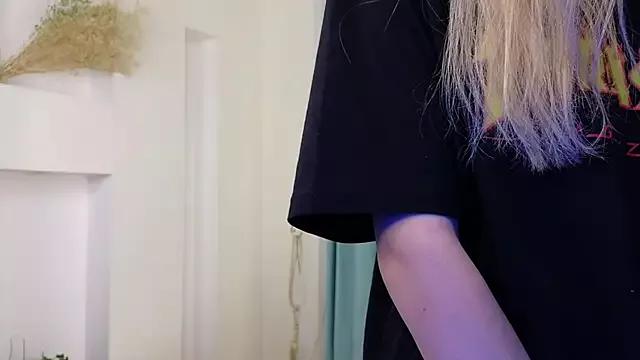 AuroraBless from StripChat