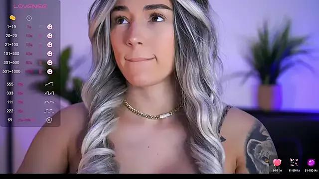 BabbyAisha from StripChat