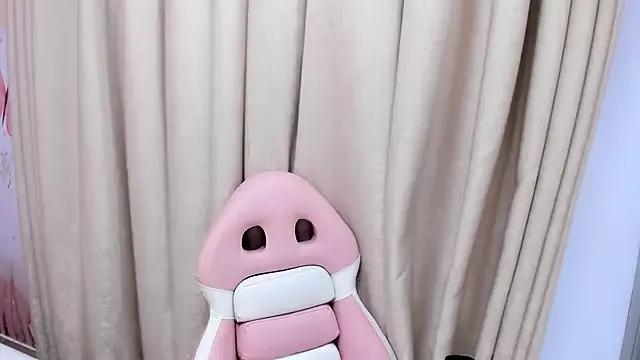 BabyAbril18 from StripChat