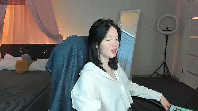 Bella_Royzs from StripChat