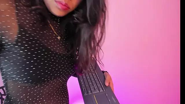 BellaaRos from StripChat