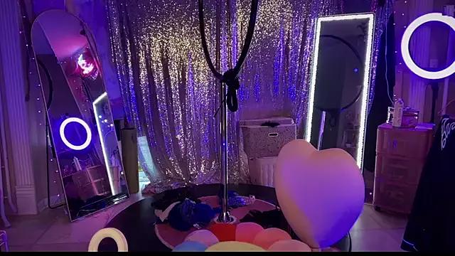 bimbotwerkqueen from StripChat