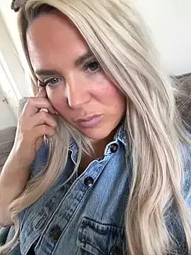 Naked Room Bustyblondebabe32 
