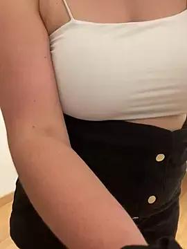 Naked Room Chloe-taa 