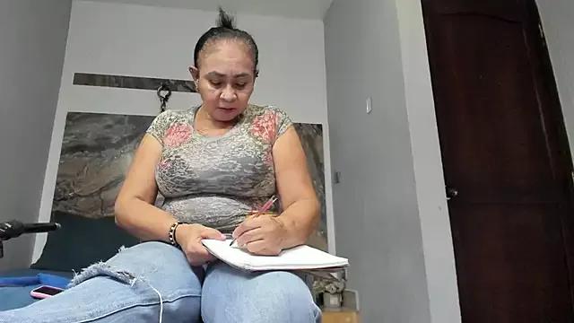Naked Room cloee-rabbyt 