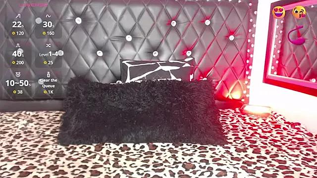 Naked Room Courrtneyy 