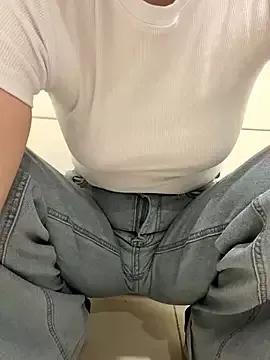 Cumonmme from StripChat is Freechat