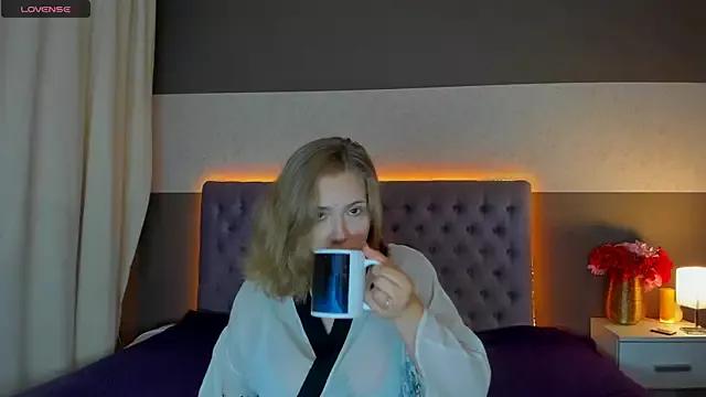 DellaRowe from StripChat