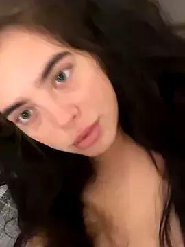 DollyMaee from StripChat