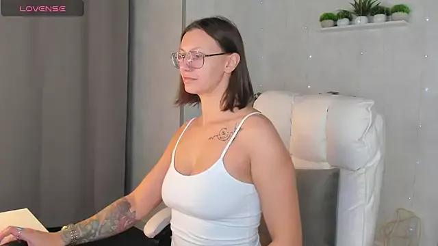 Elina_Gravess from StripChat