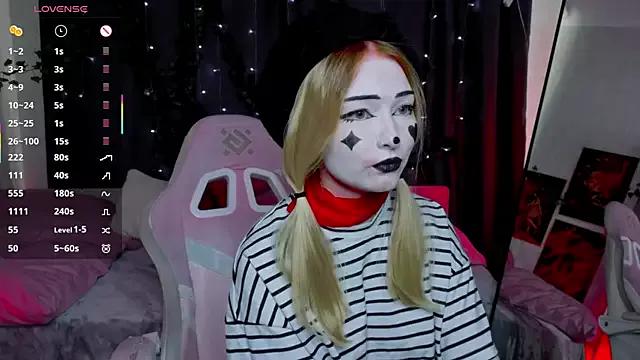 ElswythCovil from StripChat is Freechat