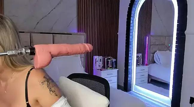 EmiilyHendriixx from StripChat