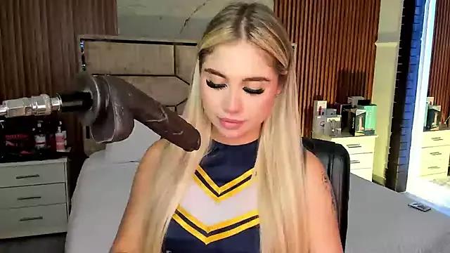 EmiilyHendriixx from StripChat