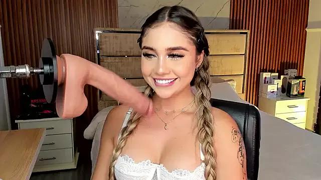 EmiilyHendriixx from StripChat