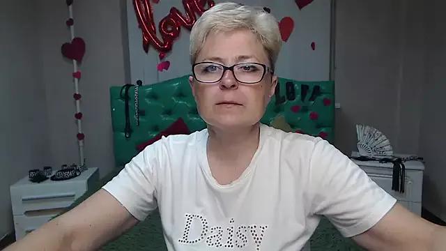 EmiliaGree from StripChat is Freechat