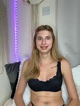 Naked Room emma05 