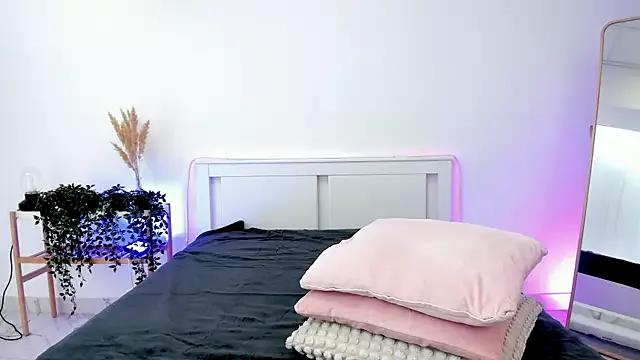 Emmi_Lake from StripChat