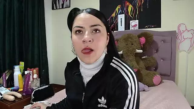 Emmie_Hot from StripChat