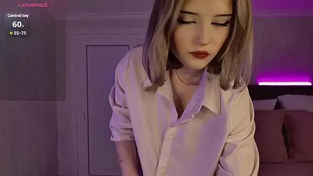 EsmeMayhem from StripChat
