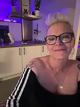 Naked Room German_Milf 