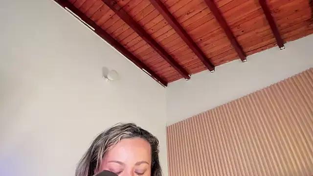 gipsela_gomez from StripChat