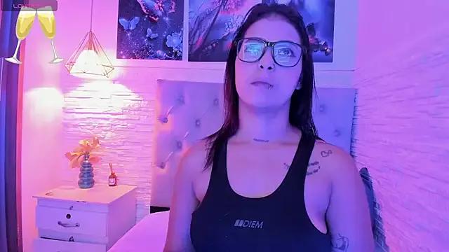 Naked Room graceymilf666 