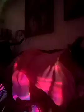 gurlnips from StripChat