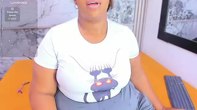 HannyMansonh from StripChat