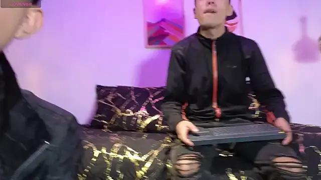 hoot_boyss from StripChat