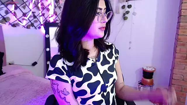 Naked Room isa_bunny18 