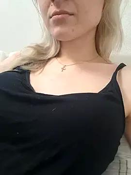 JuliBant666 from StripChat