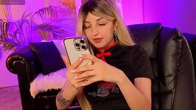 Katty_Lights from StripChat