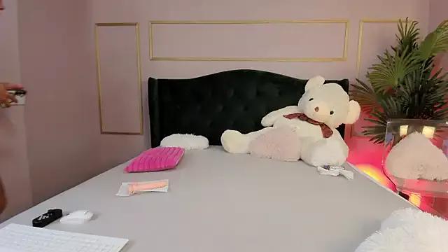 KirraWhite from StripChat