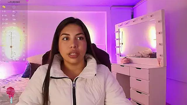 kloe28 from StripChat