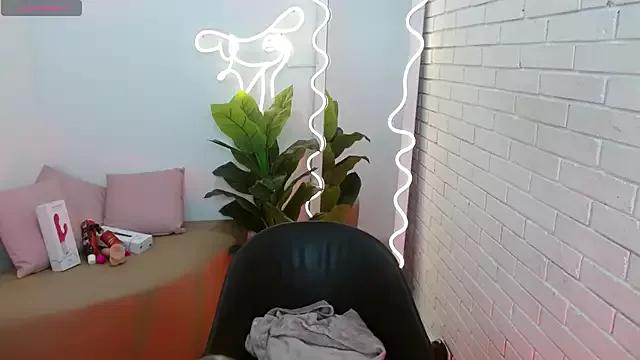 Lalalutsy_tay from StripChat