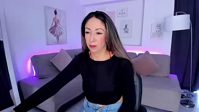 Laly_dolce from StripChat
