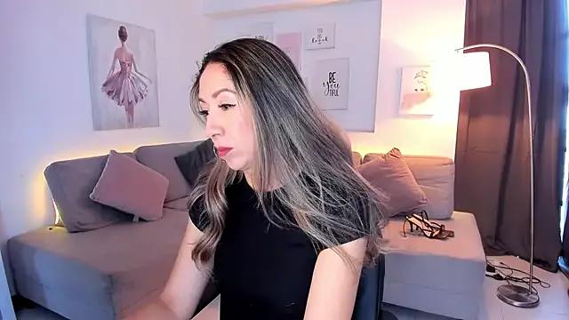 Laly_dolce from StripChat
