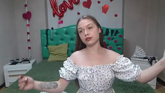 LaraPika from StripChat