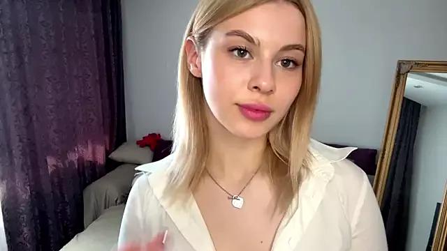 Naked Room Lil_Elisa 