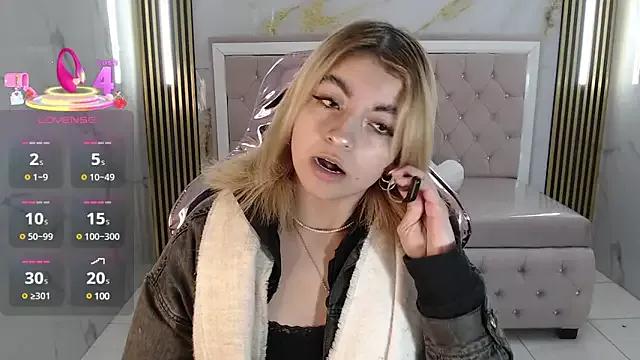 lili_conor_s from StripChat