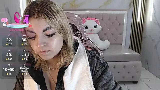 lili_conor_s from StripChat