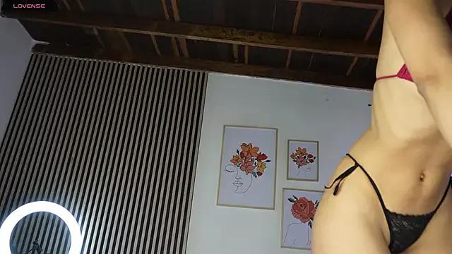 LillyDolls23 from StripChat