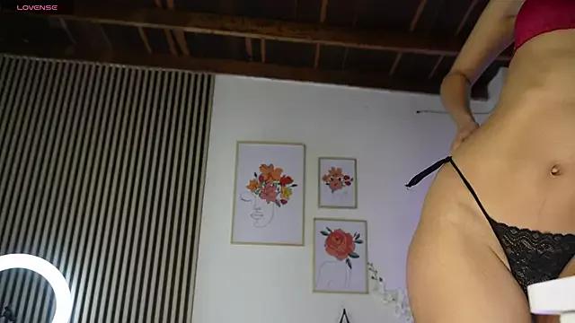 LillyDolls23 from StripChat