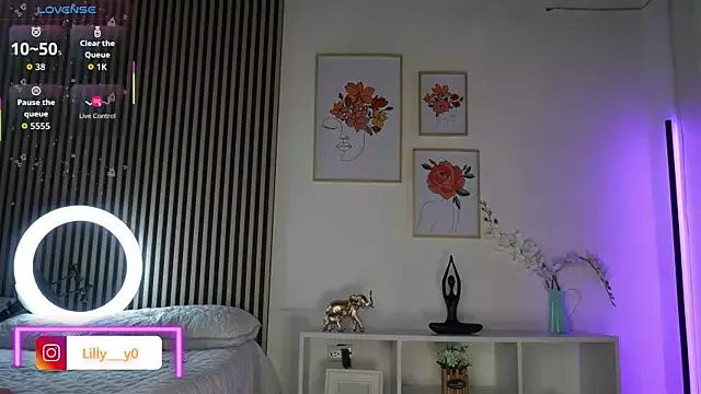 LillyDolls23 from StripChat