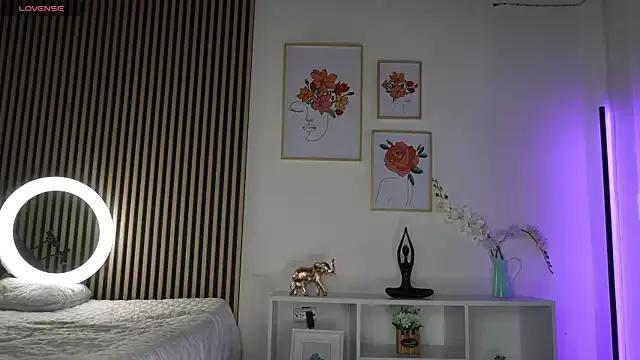 LillyDolls23 from StripChat