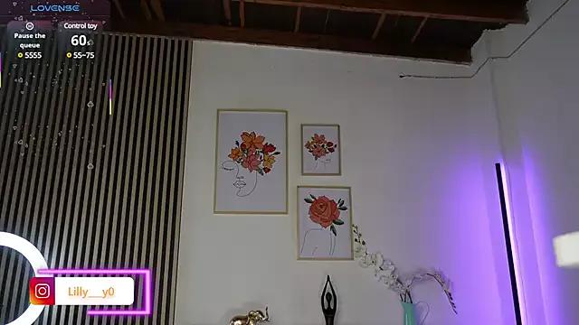 LillyDolls23 from StripChat