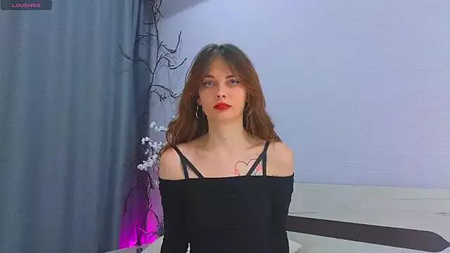 LisaDrake from StripChat